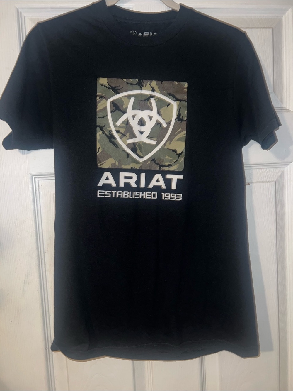 Ariat tshirt size small